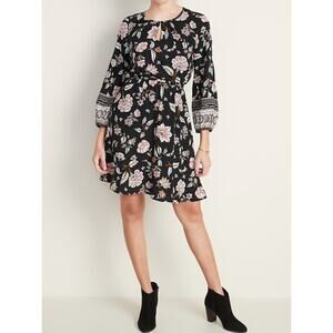 Old Navy Size Medium Black Foral Long-Sleeve Dress with an Elastic Waist